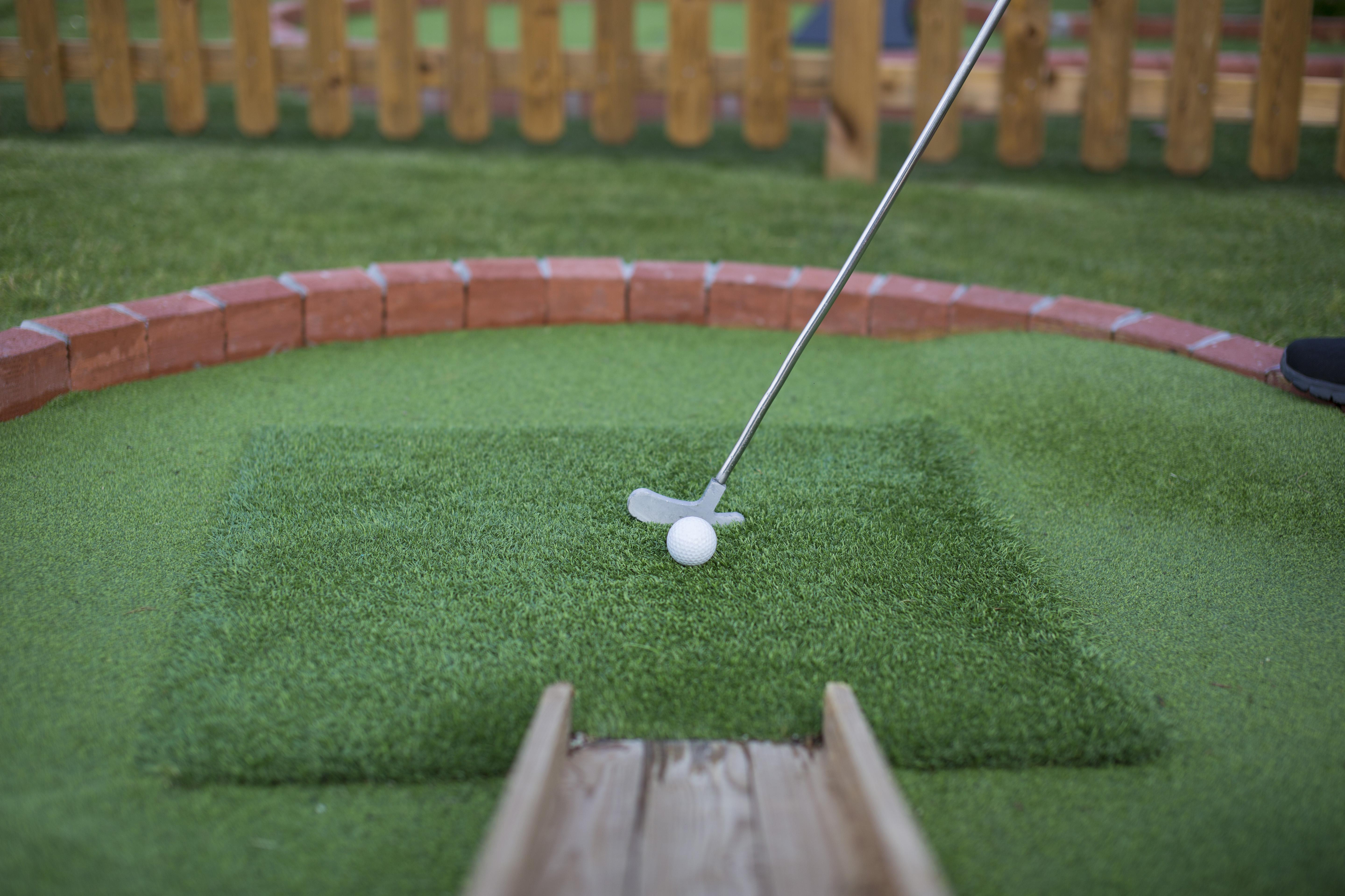 Lara Barut Collection Hotel Antalya Luaran gambar A mini golf ball and putter