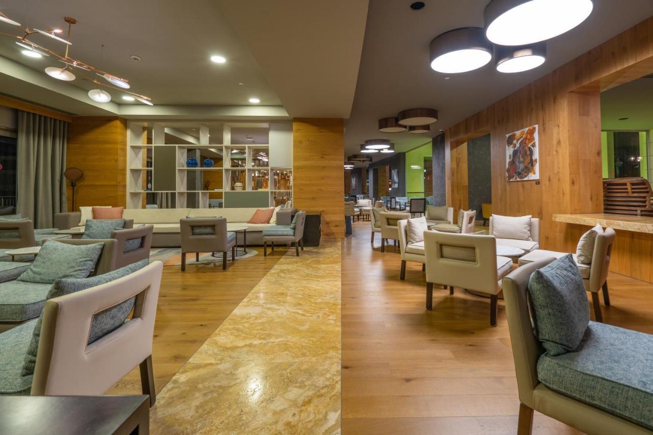 Lara Barut Collection Hotel Antalya Luaran gambar The lounge at the airport